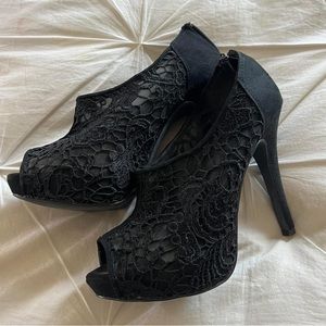 Apt 9 Sexy lace peep toe booties size 7